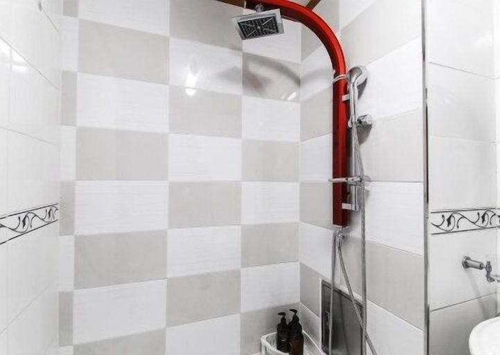 Bathroom 4, Happy Q Motel, Andong