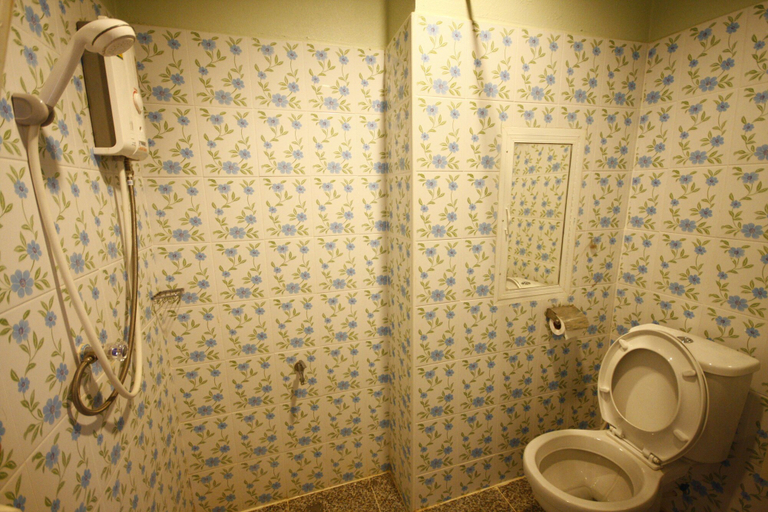 Bathroom 4, Wattanawan Hotel, Thoeng