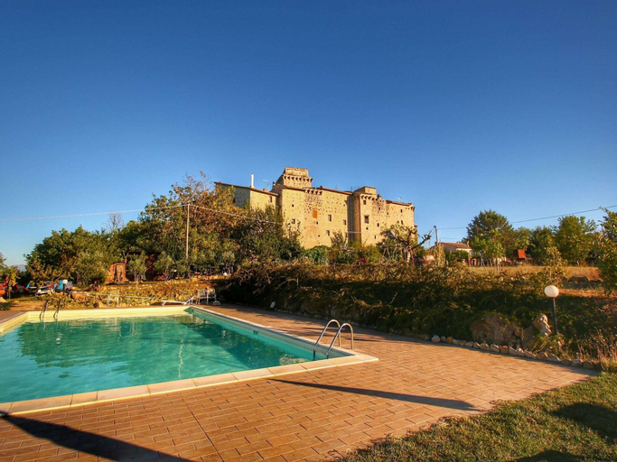 Castle in Gualdo Cattaneo with Swimming Pool,Garden,Bicycles, Perugia