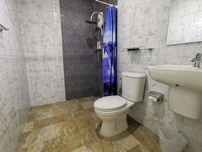 Bathroom 13