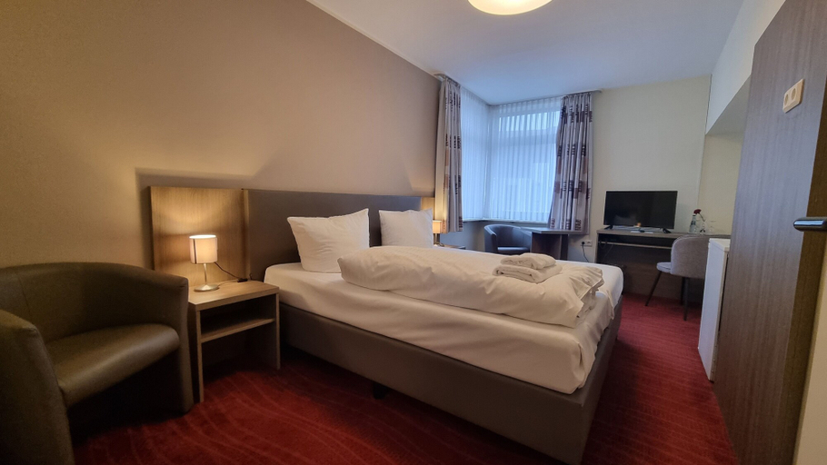 Bedroom 2, Wiechmanns Weserhotel, Wesermarsch
