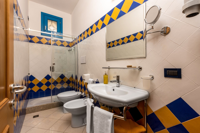 Bathroom 3, Hotel Ristorante Mediterraneo Faro, Trapani