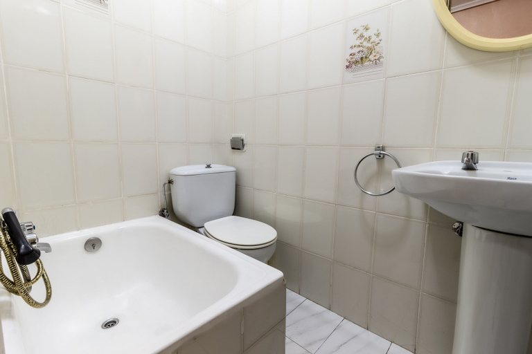 Bathroom 4, Pensión Virginia by Vivere Stays, Salamanca