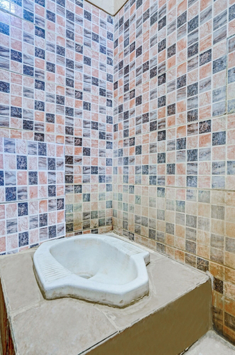 Bathroom 4, Super OYO 90622 Hotel Galaksi, Ponorogo