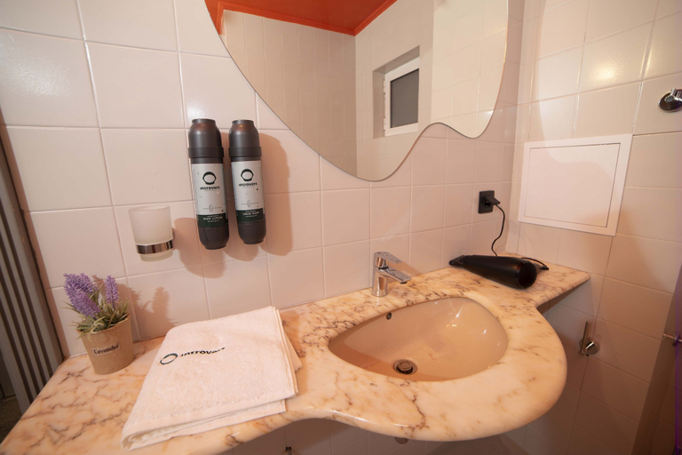 Bathroom 5, Maria Luisa by INTROVERT HOTELS, Stolichna