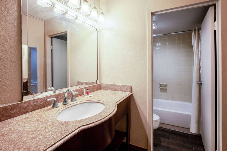 Bathroom 5, Baymont by Wyndham Northwood, Wood
