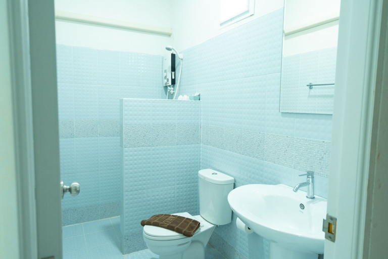 Bathroom 3, Lamphurai Riverside Resort and Spa, Khao Saming