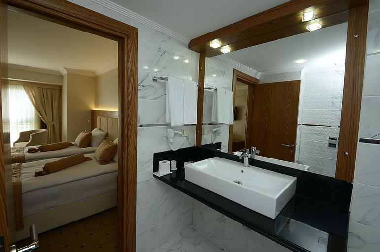 Bathroom 5, NK Hotel, Konak