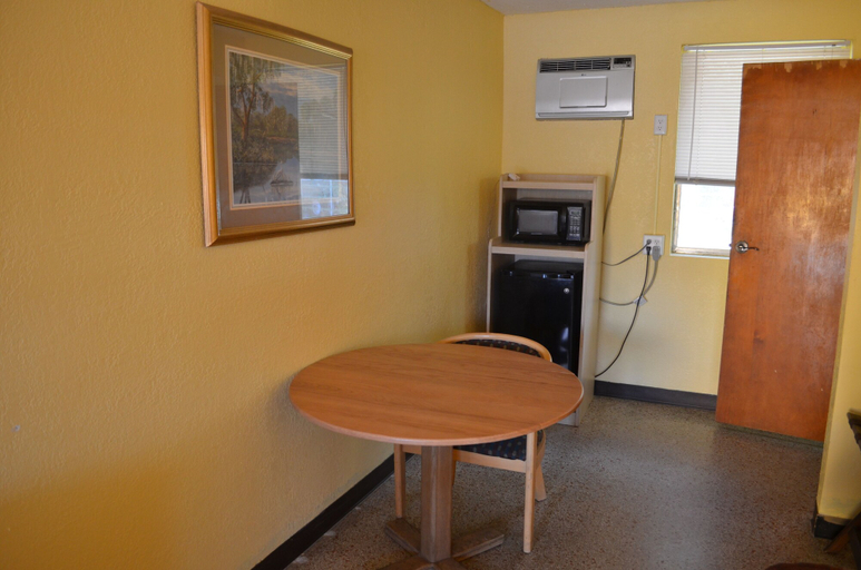 Others 4, Economy Lodge, Marion