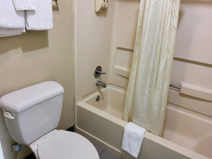 Bathroom 5, Budget inn, Bowie