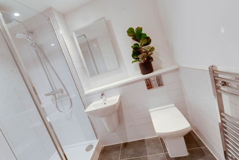 Bathroom 4, 80 by Elite, Sefton