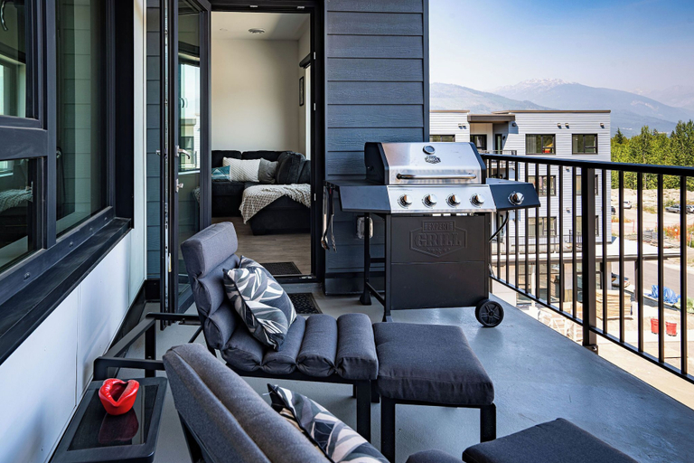 Others 5, Slopes and Green by Revelstoke Vacations, Columbia-Shuswap