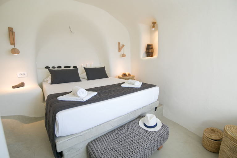 Bedroom 2, Santorini Villas, South Aegean