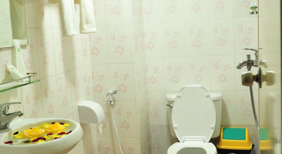 Bathroom 3, Golden City Crown Hotel, Mandalay