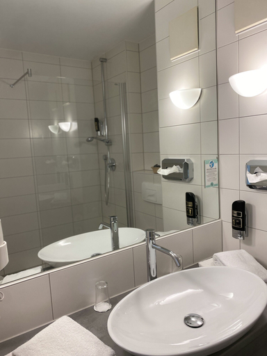 Bathroom 4, City Hotel Fortuna, Reutlingen