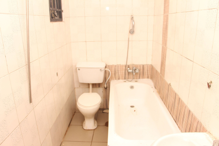 Bathroom 3, Dubys Suites Dutse, AbujaMun