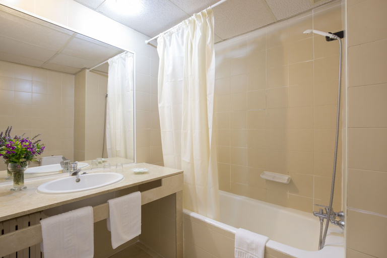 Bathroom 5, Hotel Tora, Baleares