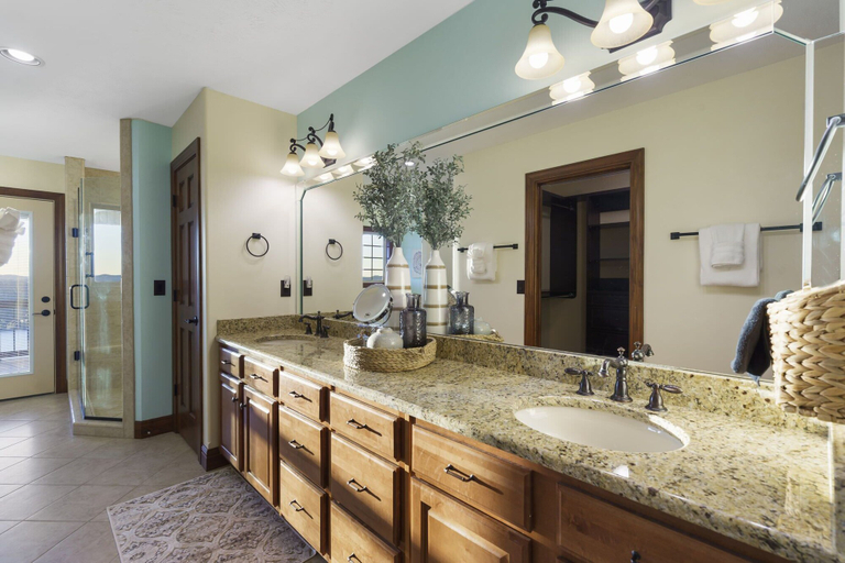 Bathroom 4, Table Rock Manor at Whitefish Bay, Stone