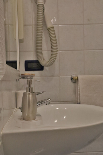 Bathroom 4, Hotel Noemi, Venezia