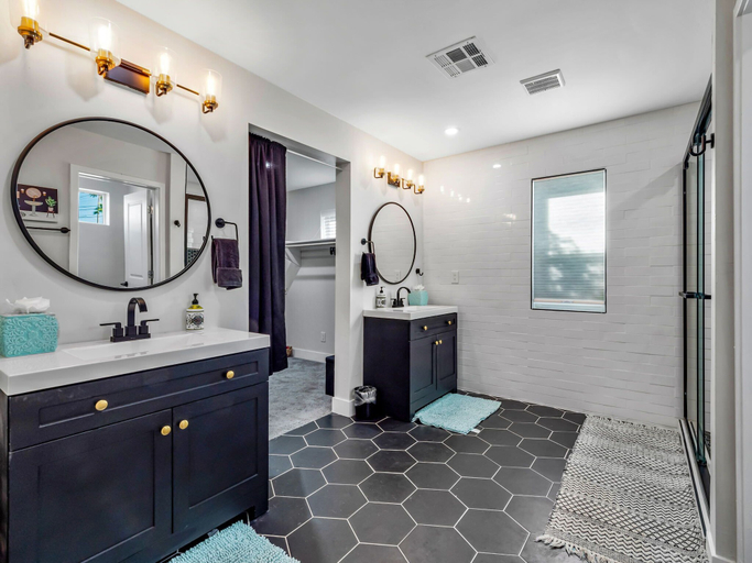 Bathroom 4, La Palma, Maricopa