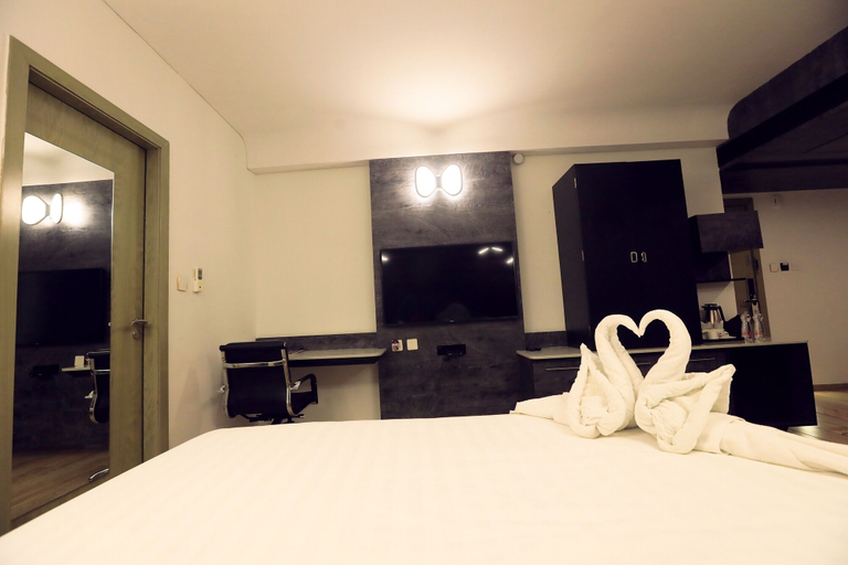 Bedroom 2, Humming Bird Hotel & Banquet, Anand