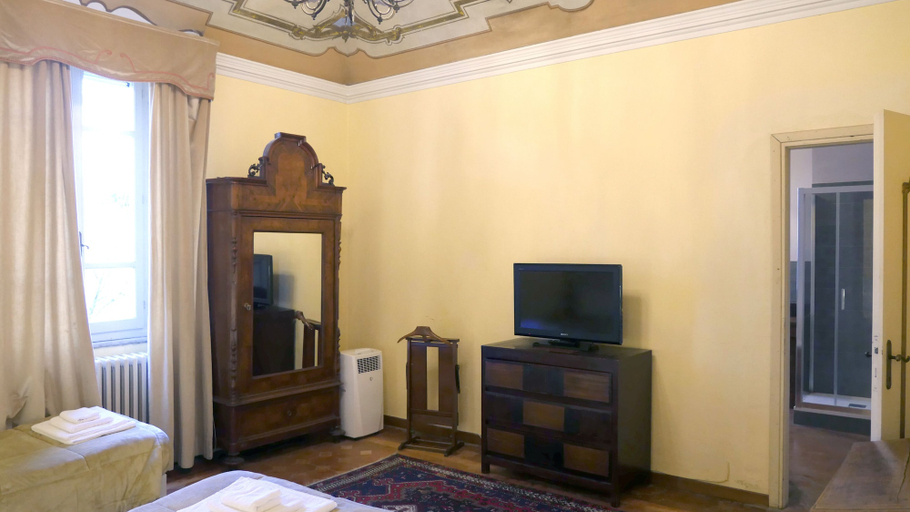 Bedroom 4, Bresbot, Pavia