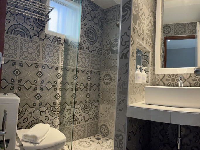 Bathroom 3, Aowmana Hotel, Ratchathewi