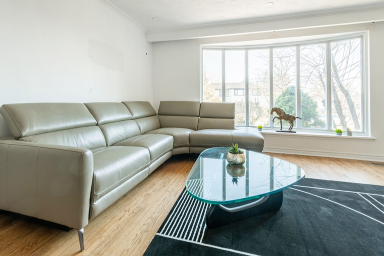 Others 5, Family & Corporate home in Mississauga, Peel