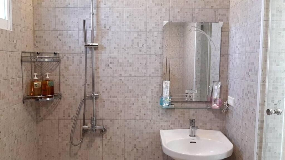 Bathroom 4, Ding Dong Homestay, Pingtung