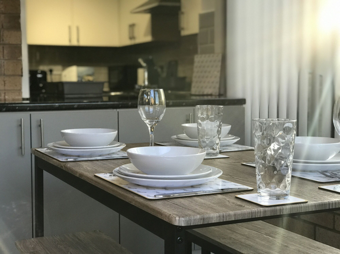 Others 5, Sleeps up to 7, Parking, Office, Preston Nr M6/m65, Lancashire