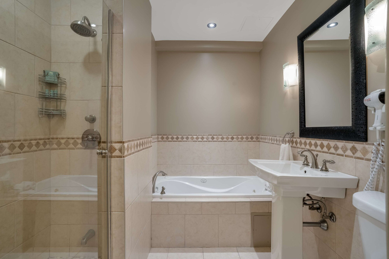 Bathroom 5, Best Western Ville-Marie Montreal Hotel & Suites, Montréal