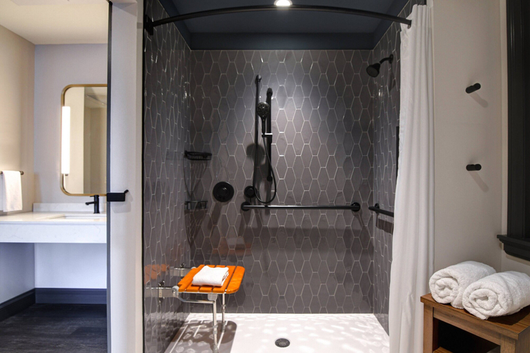 Bathroom 4, Courtyard by Marriott Cincinnati Downtown, Hamilton