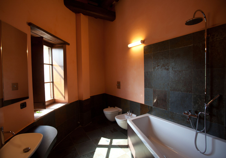 Bathroom 10
