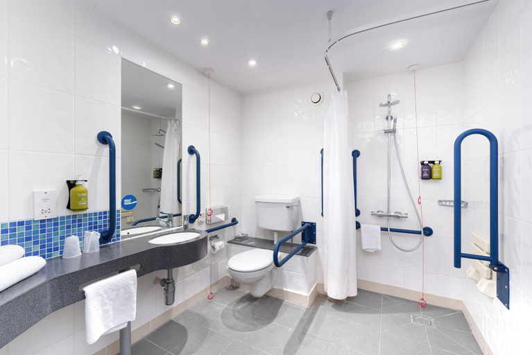 Bathroom 2, Holiday Inn Express RAMSGATE - MINSTER by IHG, Kent