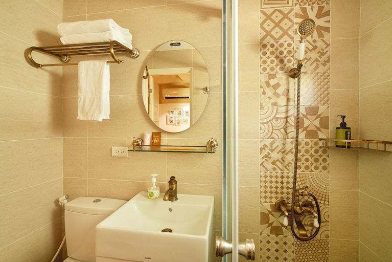 Bathroom 4, Good day, Hualien