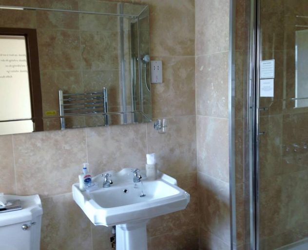 Bathroom 4, Belgrave Arms Hotel, Highland