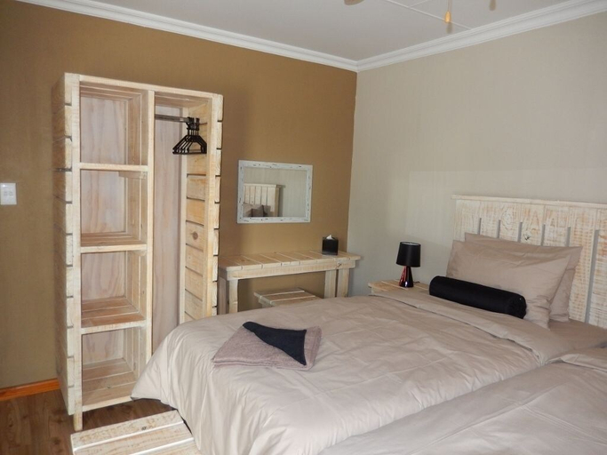 Bedroom, Thobolo's Bush Lodge, Chobe