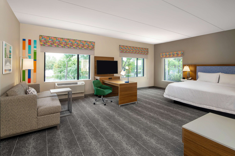 Bedroom 3, Hampton Inn & Suites Raleigh Midtown, Wake