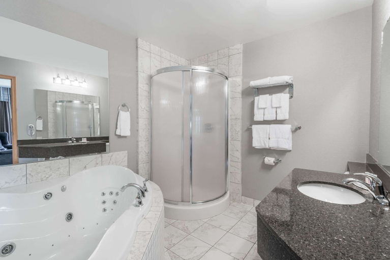 Bathroom 4, Super 8 by Wyndham Port Elgin, Bruce