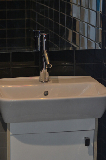 Bathroom 2, Ivoire Guest House, Shama Ahanta East