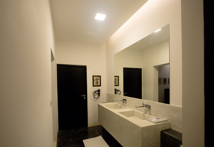 Bathroom 4, Arthur&Paul - Caters to Men, Phnom Penh