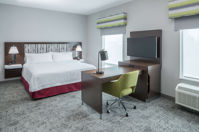 Bedroom 4, Hampton Inn & Suites Cape Canaveral Cruise Port, Brevard