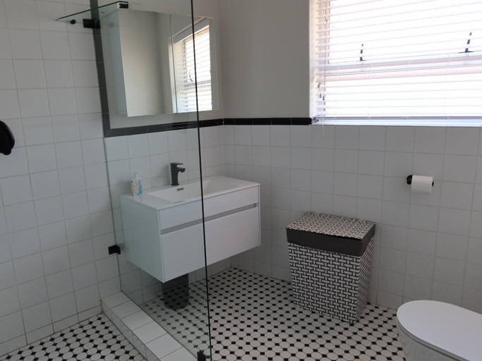Bathroom 3, 55 on Main Guesthouse and Spa, City of Cape Town