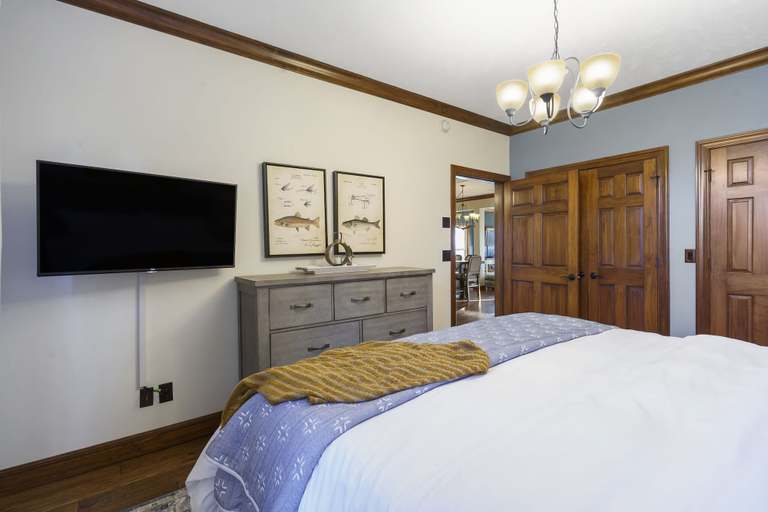 Bedroom 3, Table Rock Manor at Whitefish Bay, Stone