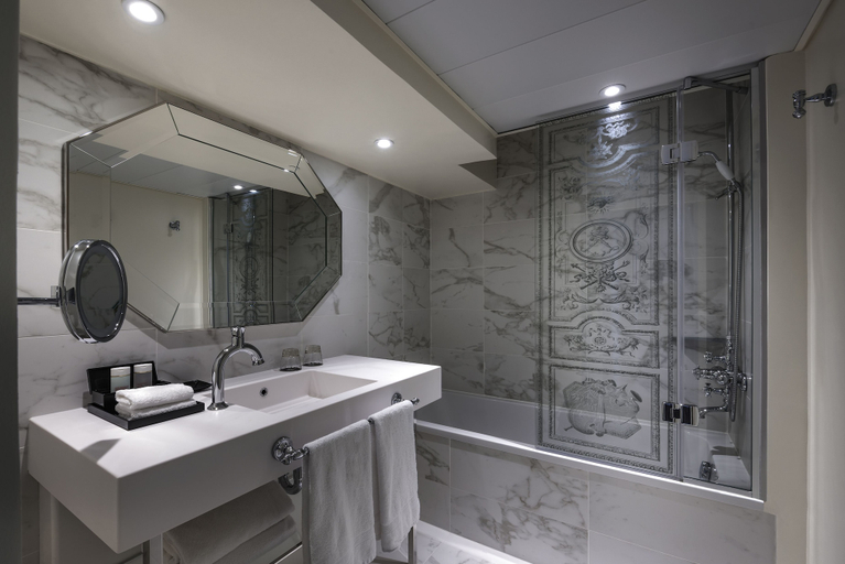 Bathroom 5, Le Louis Hotel Versailles Château - MGallery Collection, Yvelines