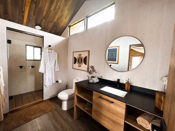 Bathroom, Outdoorsy Bayfield, La Plata