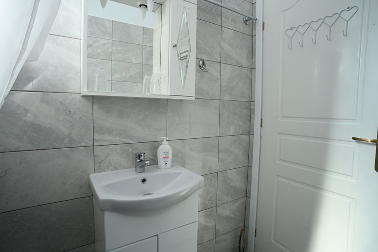 Bathroom 3, Cozy Home in Eretria, Central Greece