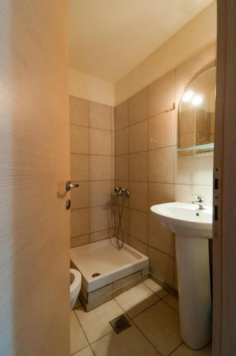Bathroom 3, Yakinthos Hotel, Central Macedonia