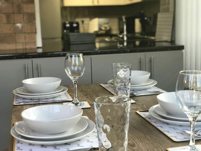 Food & Drinks 4, Sleeps up to 7, Parking, Office, Preston Nr M6/m65, Lancashire