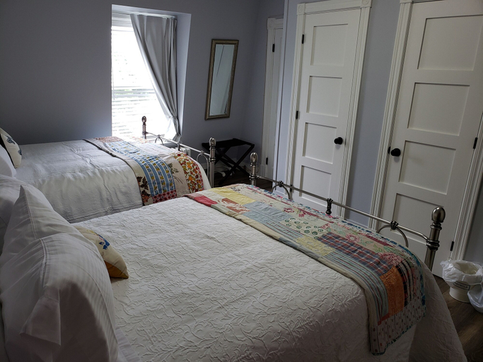 Bedroom 2, Georgestown Inn, Division No. 1